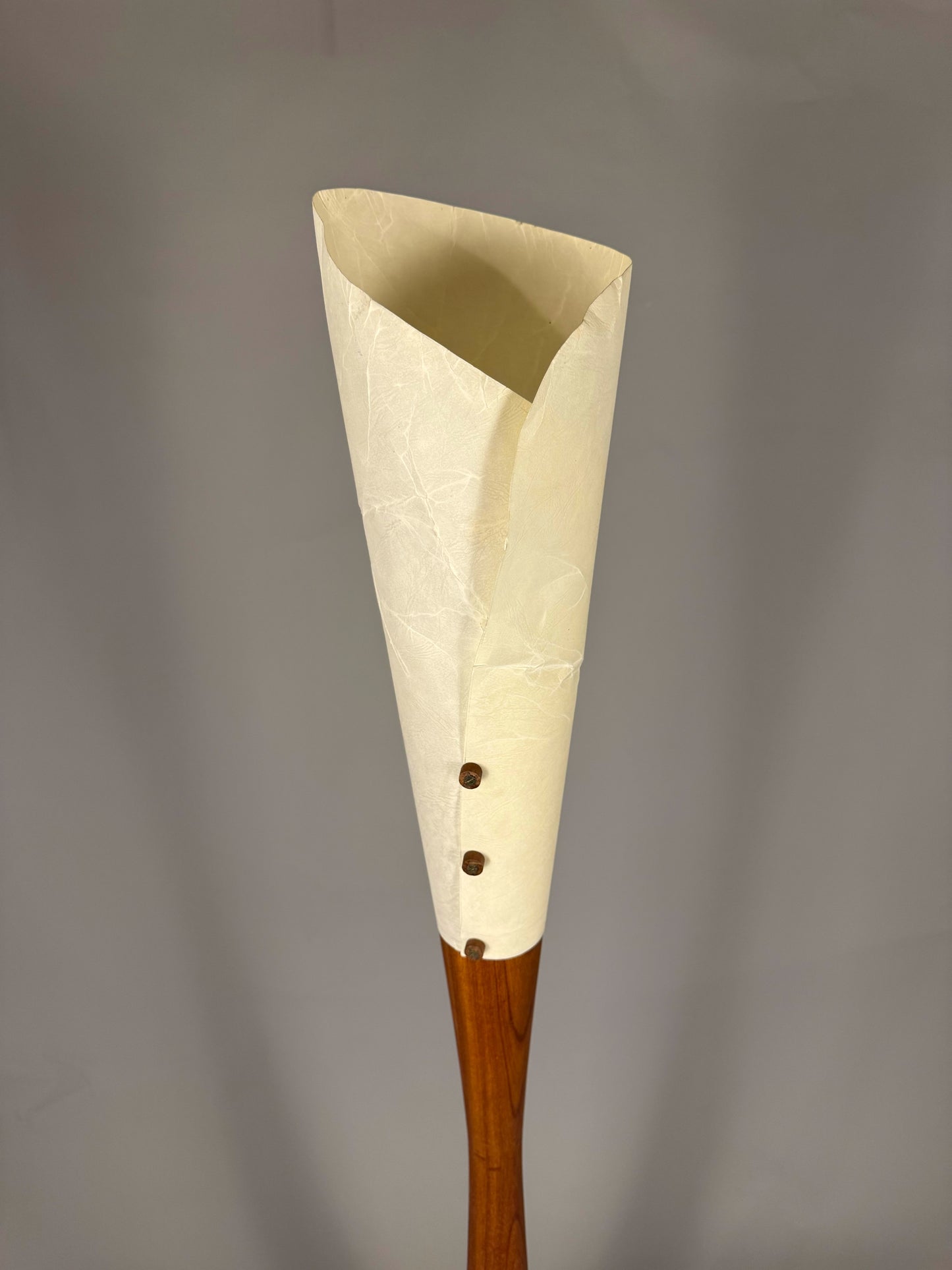 Sculptural floor lamp – exotic wood & textured shade, vintage modern style