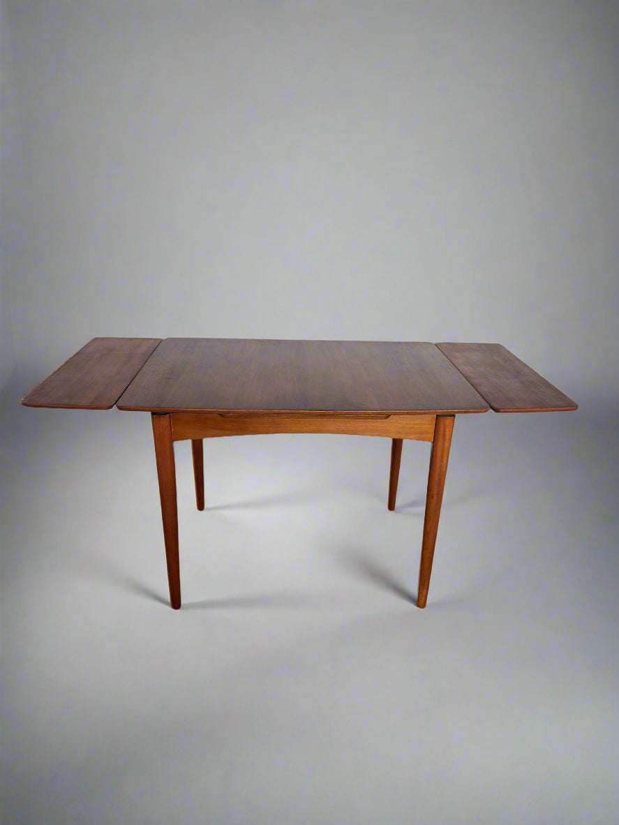 Scandinavian dining table – teak veneer top, extendable