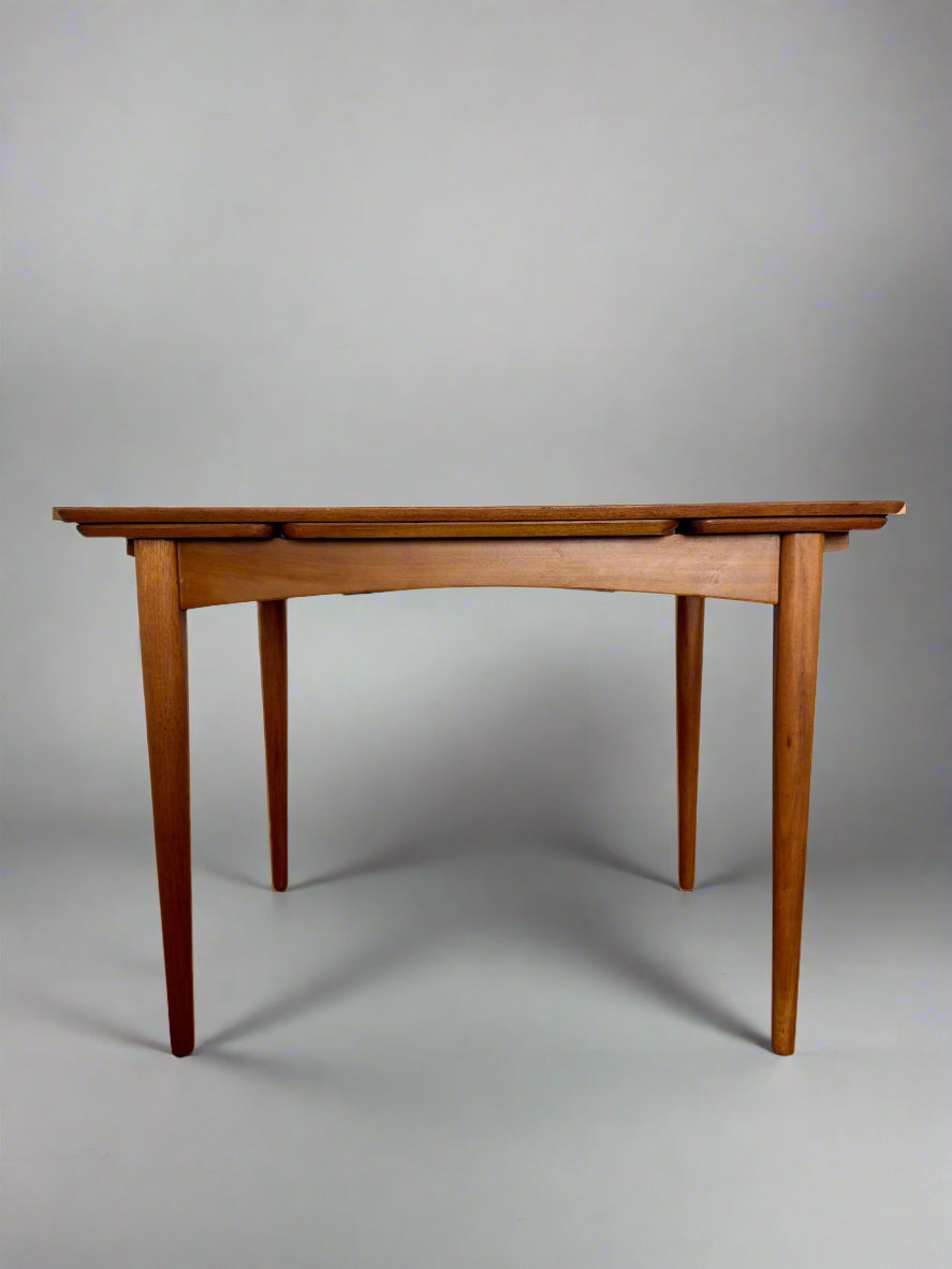 Scandinavian dining table – teak veneer top, extendable
