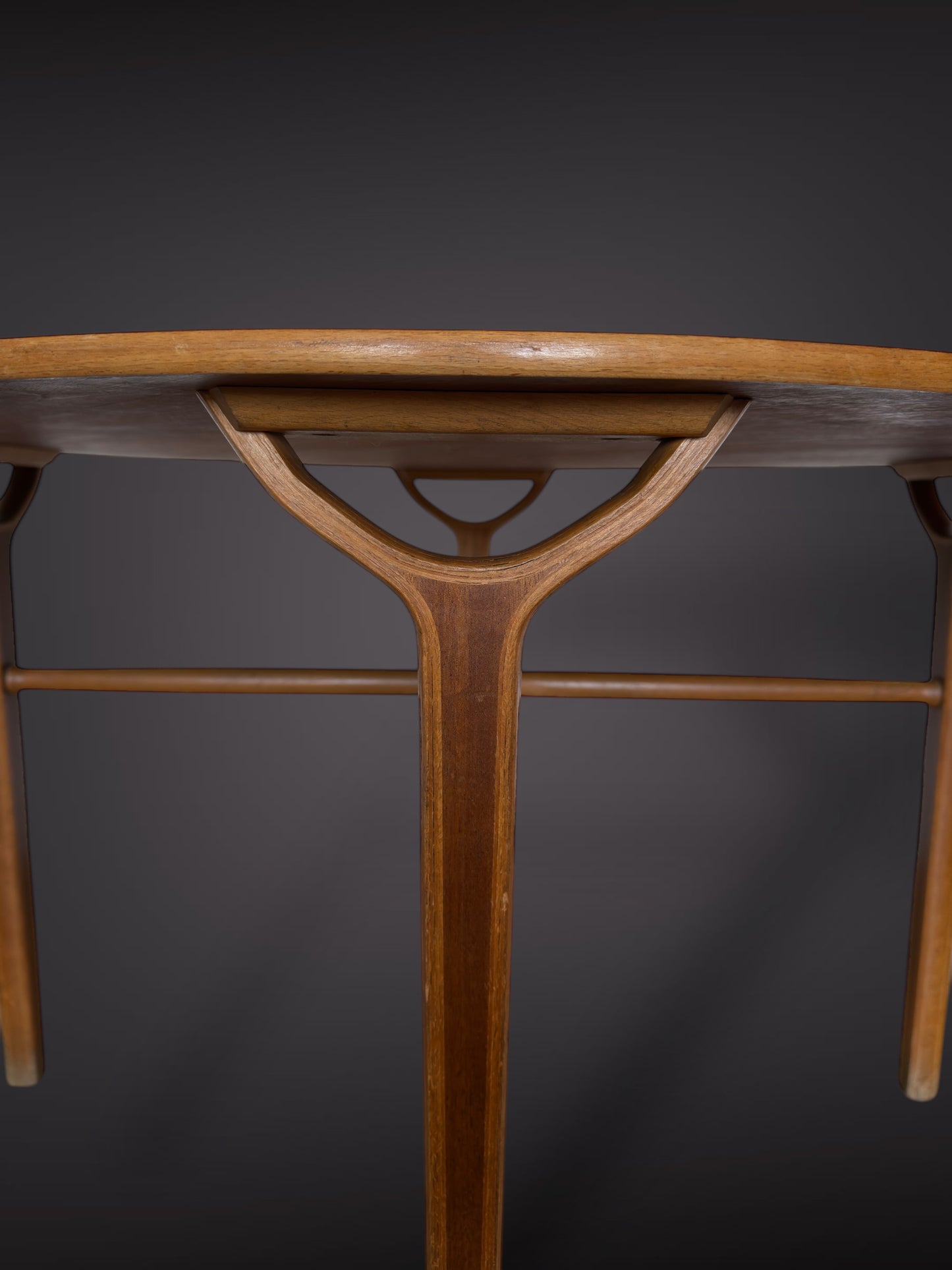 Round Coffee Table by Peter Hvidt & Orla Mølgaard-Nielsen for Fritz Hansen – Model 6900