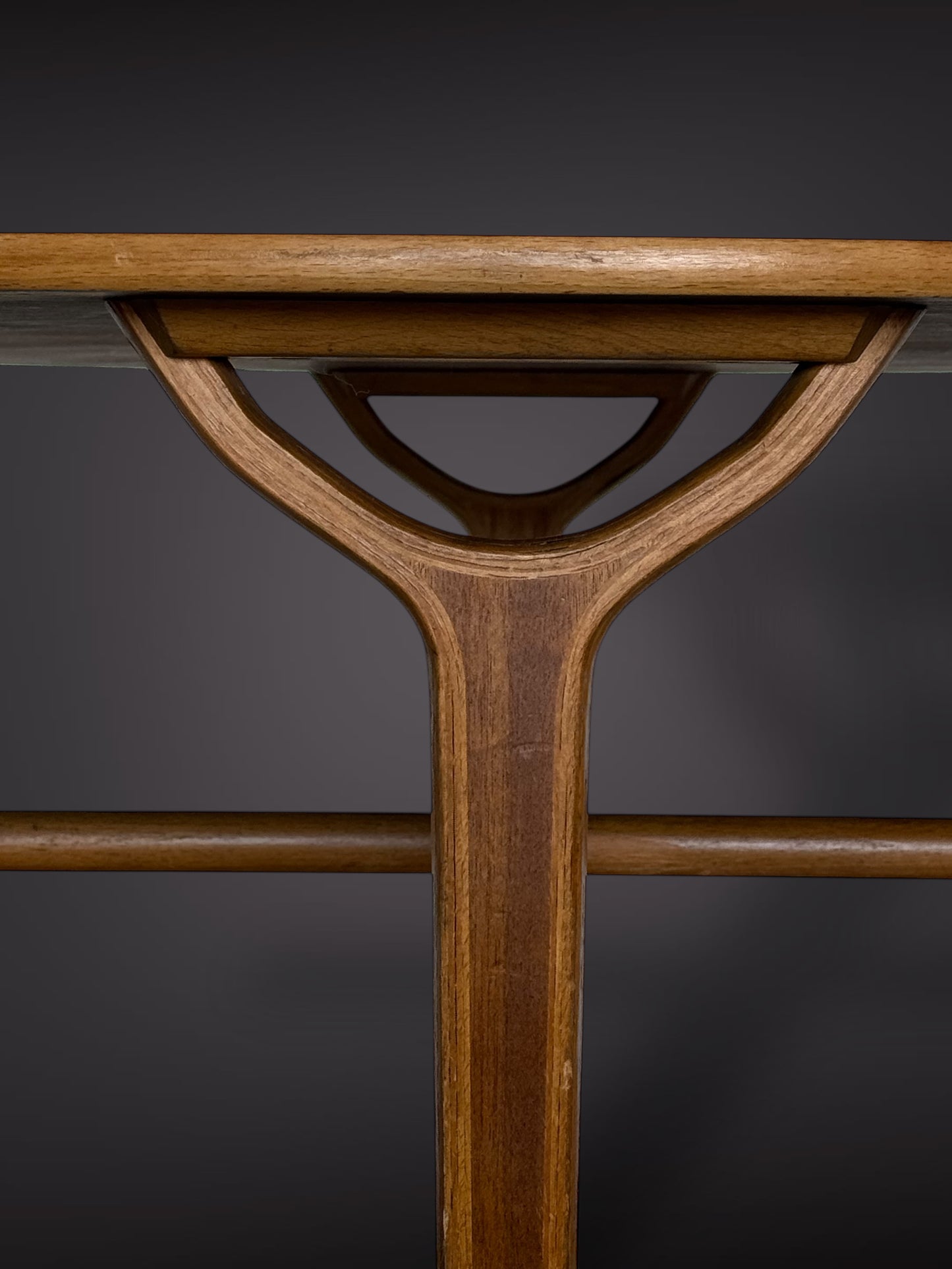 Round Coffee Table by Peter Hvidt & Orla Mølgaard-Nielsen for Fritz Hansen – Model 6900