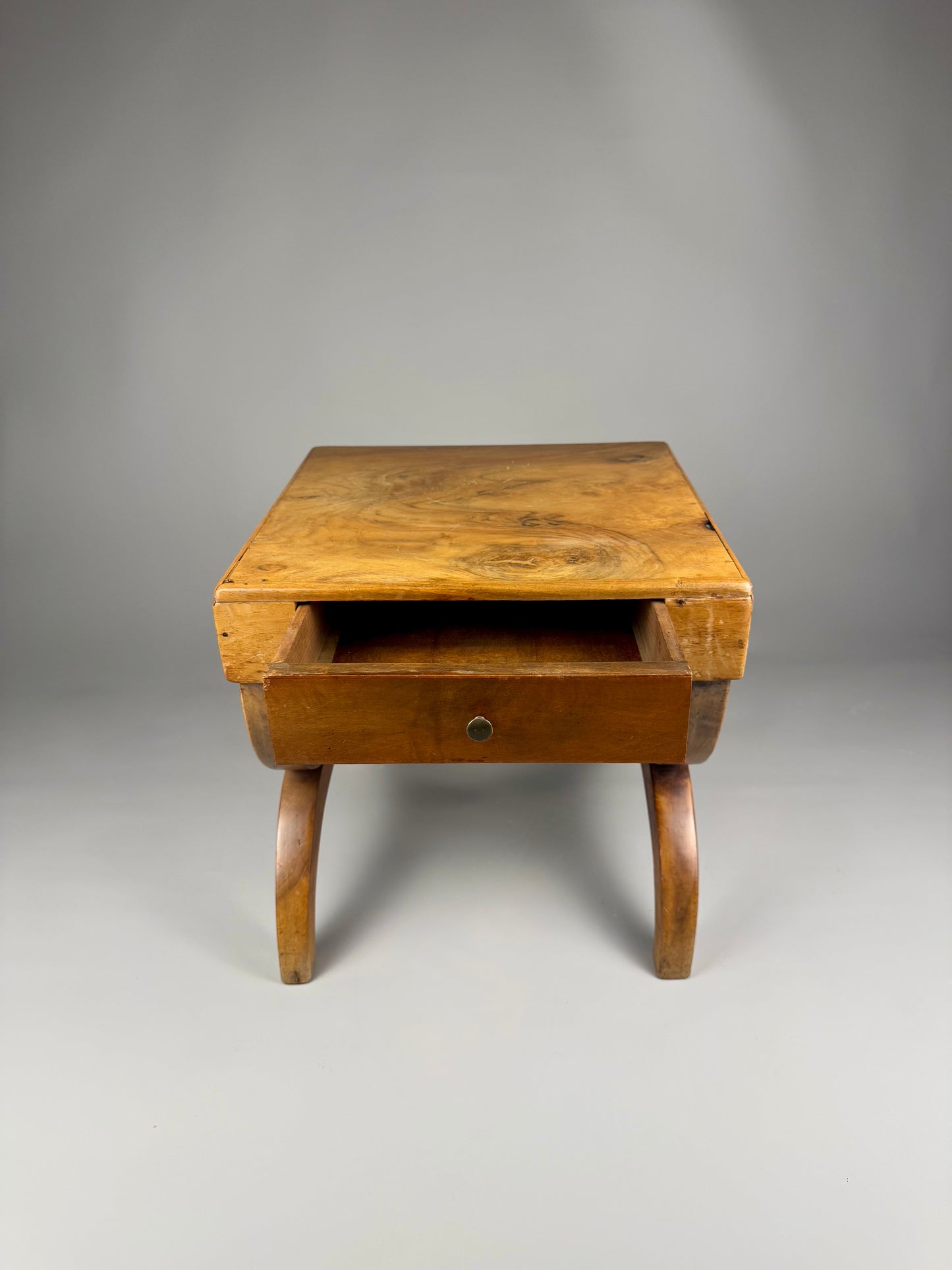 Vintage side table in solid wood with drawer