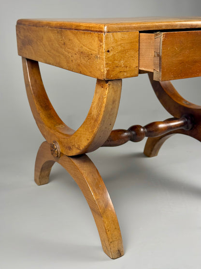 Vintage side table in solid wood with drawer