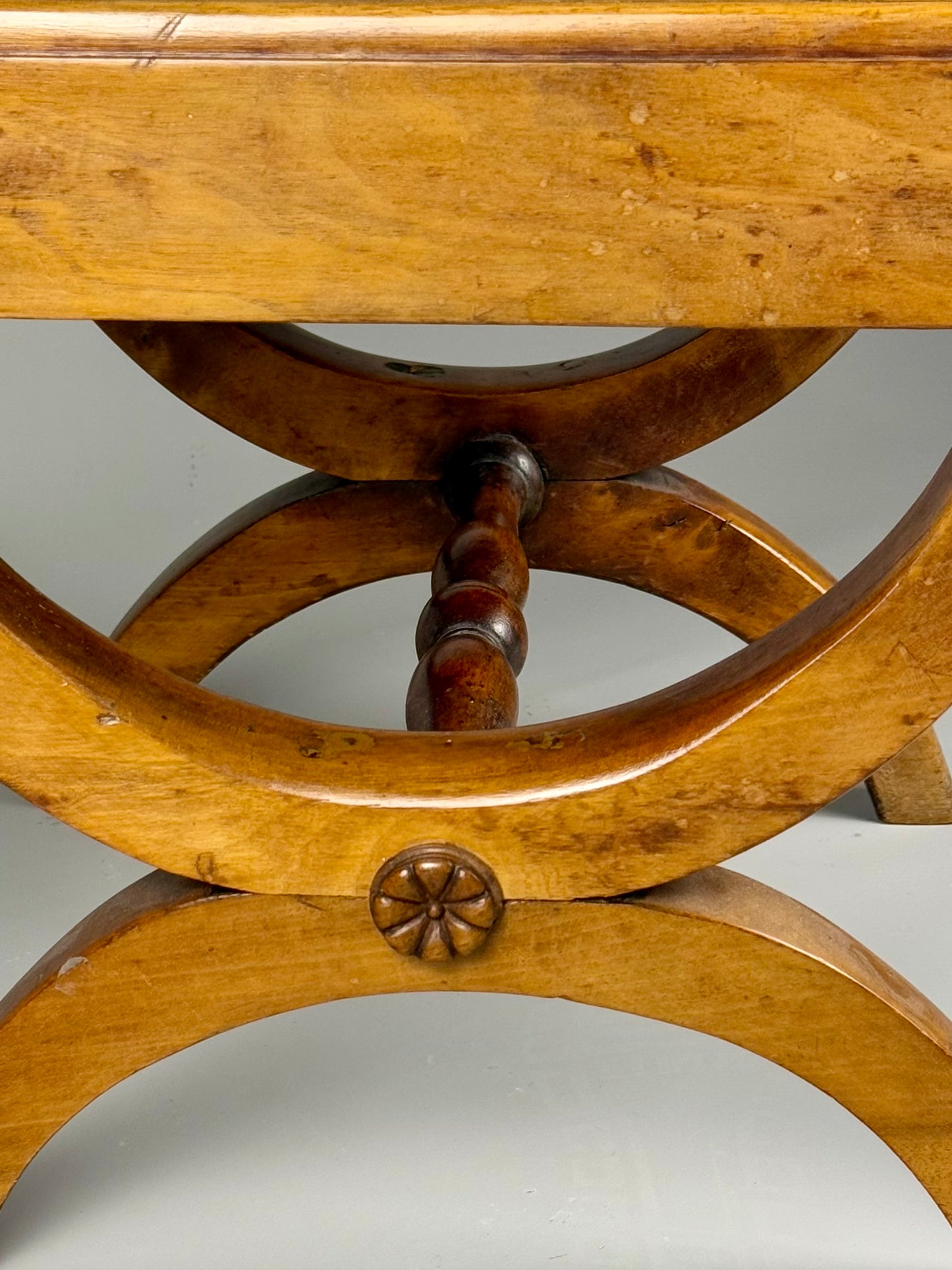 Vintage side table in solid wood with drawer
