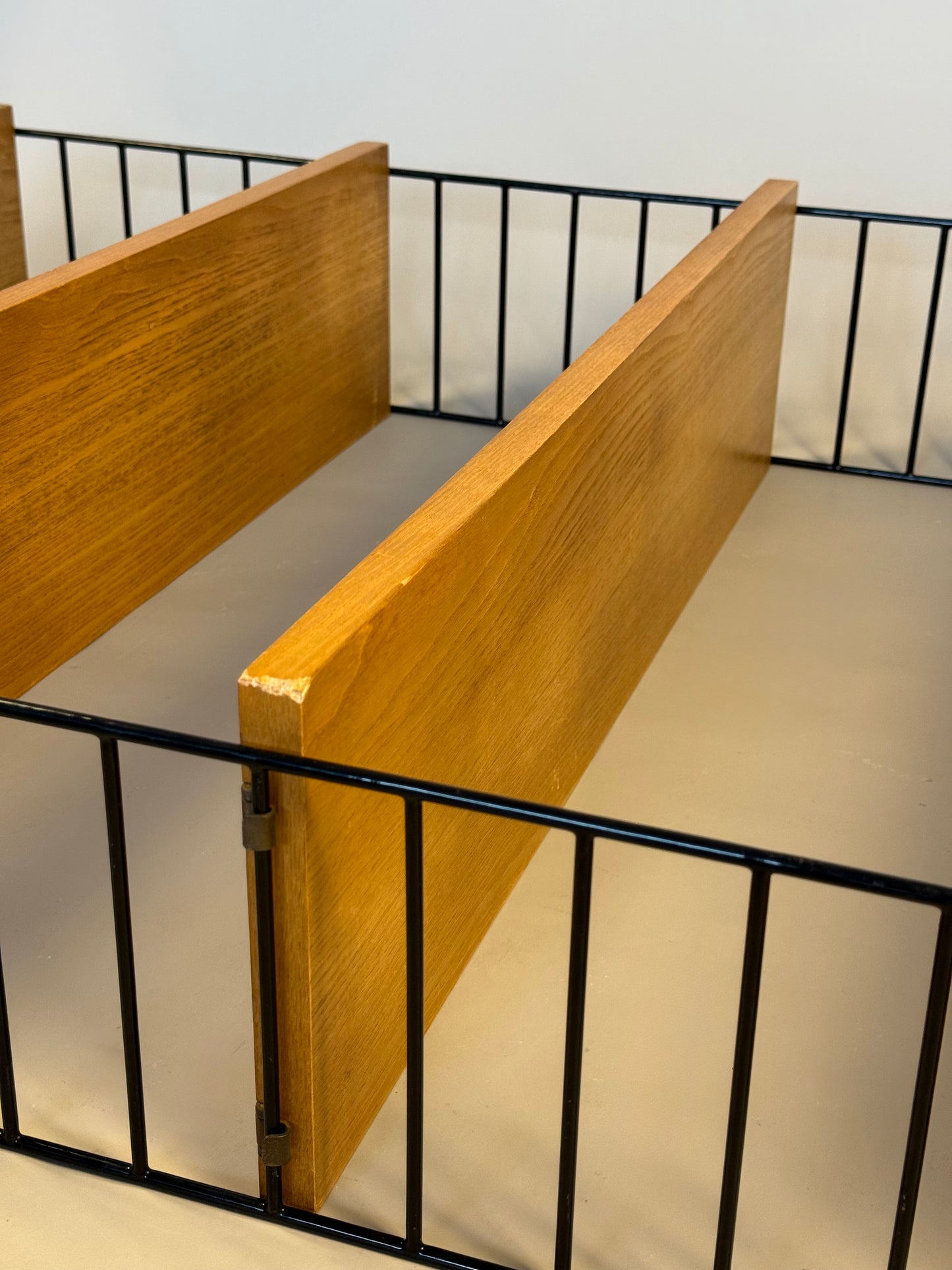 Floating wall shelf in oak veneer and black metal, 1960s