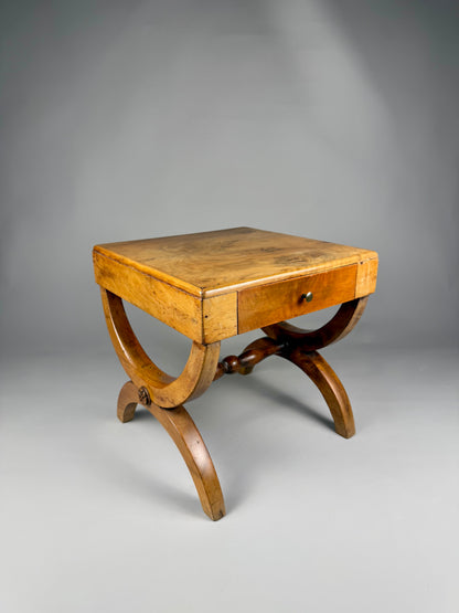 Vintage side table in solid wood with drawer