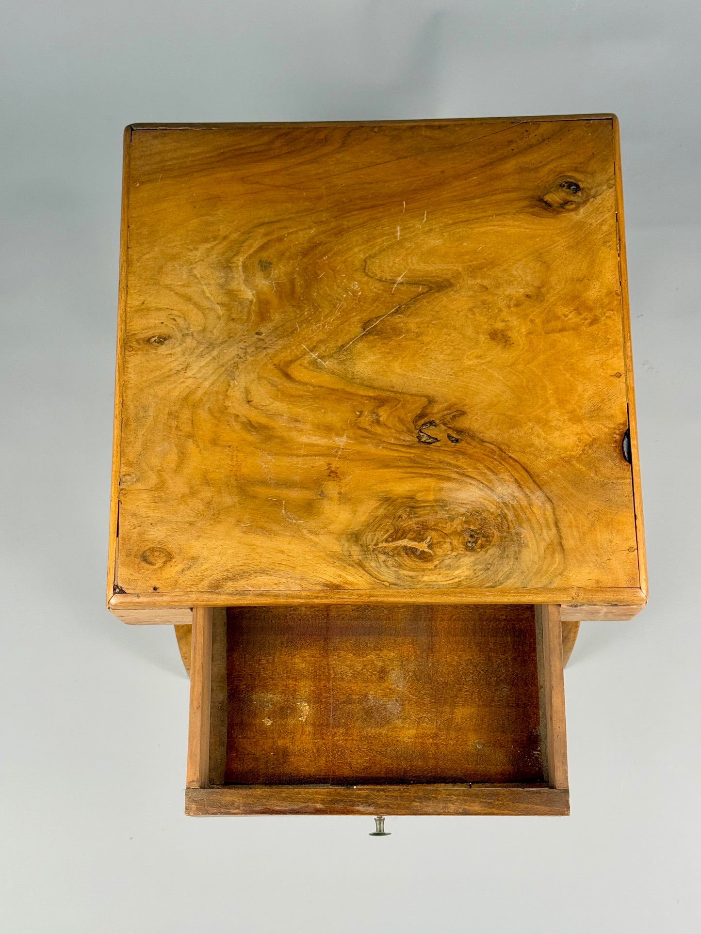 Vintage side table in solid wood with drawer