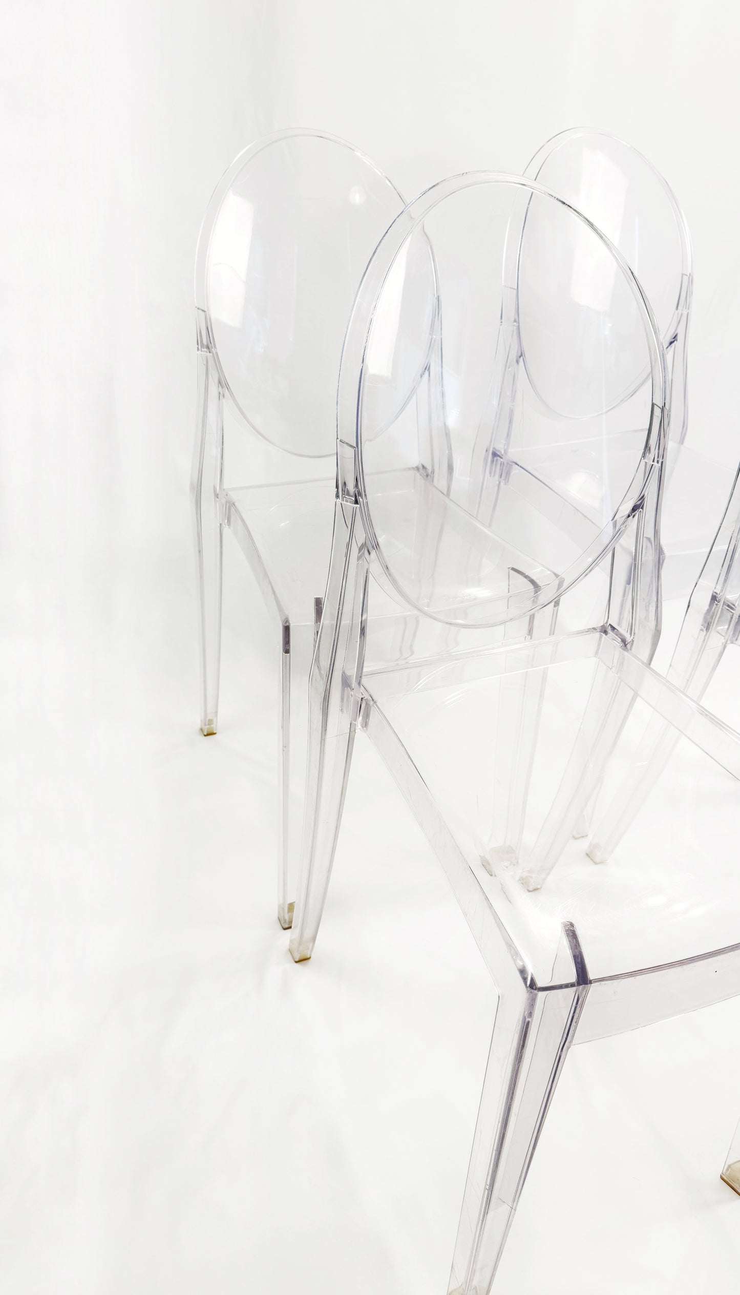 Set of 4 Victoria Ghost Chairs by Philippe Starck for Kartell – Transparent, Stackable Design