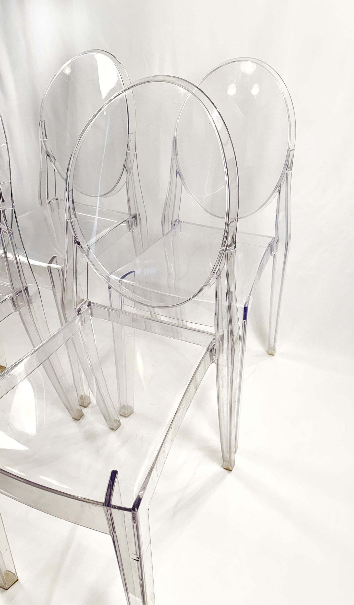 Set of 4 Victoria Ghost Chairs by Philippe Starck for Kartell – Transparent, Stackable Design