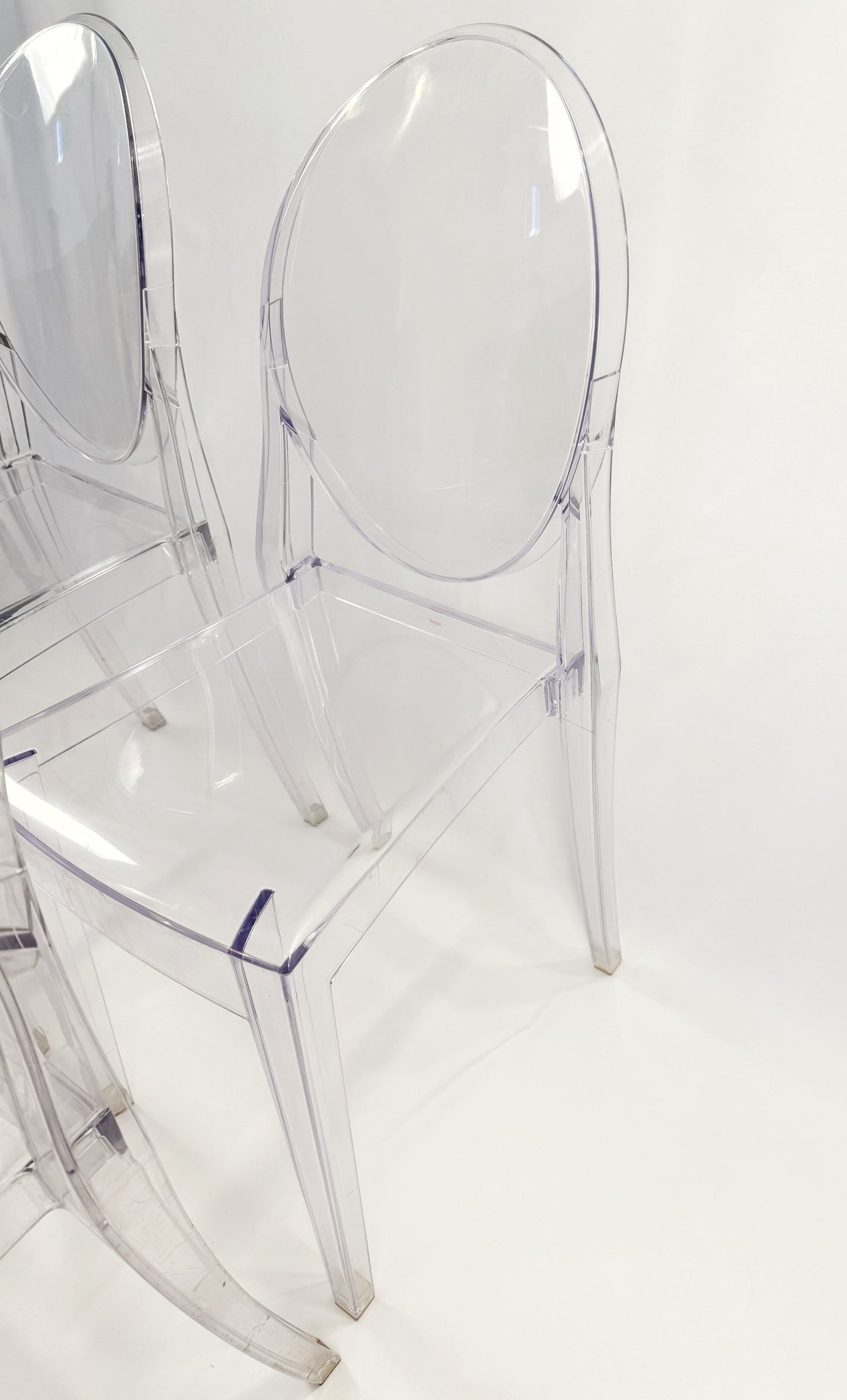 Set of 4 Victoria Ghost Chairs by Philippe Starck for Kartell – Transparent, Stackable Design