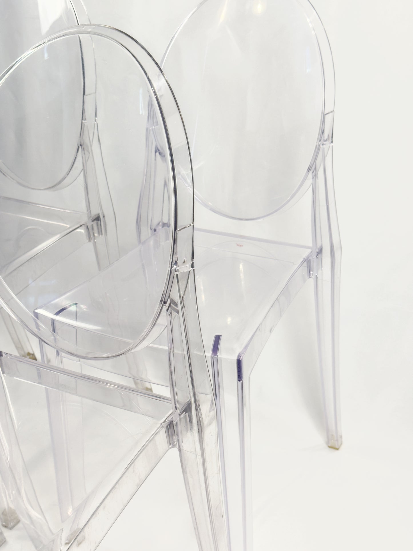 Set of 4 Victoria Ghost Chairs by Philippe Starck for Kartell – Transparent, Stackable Design