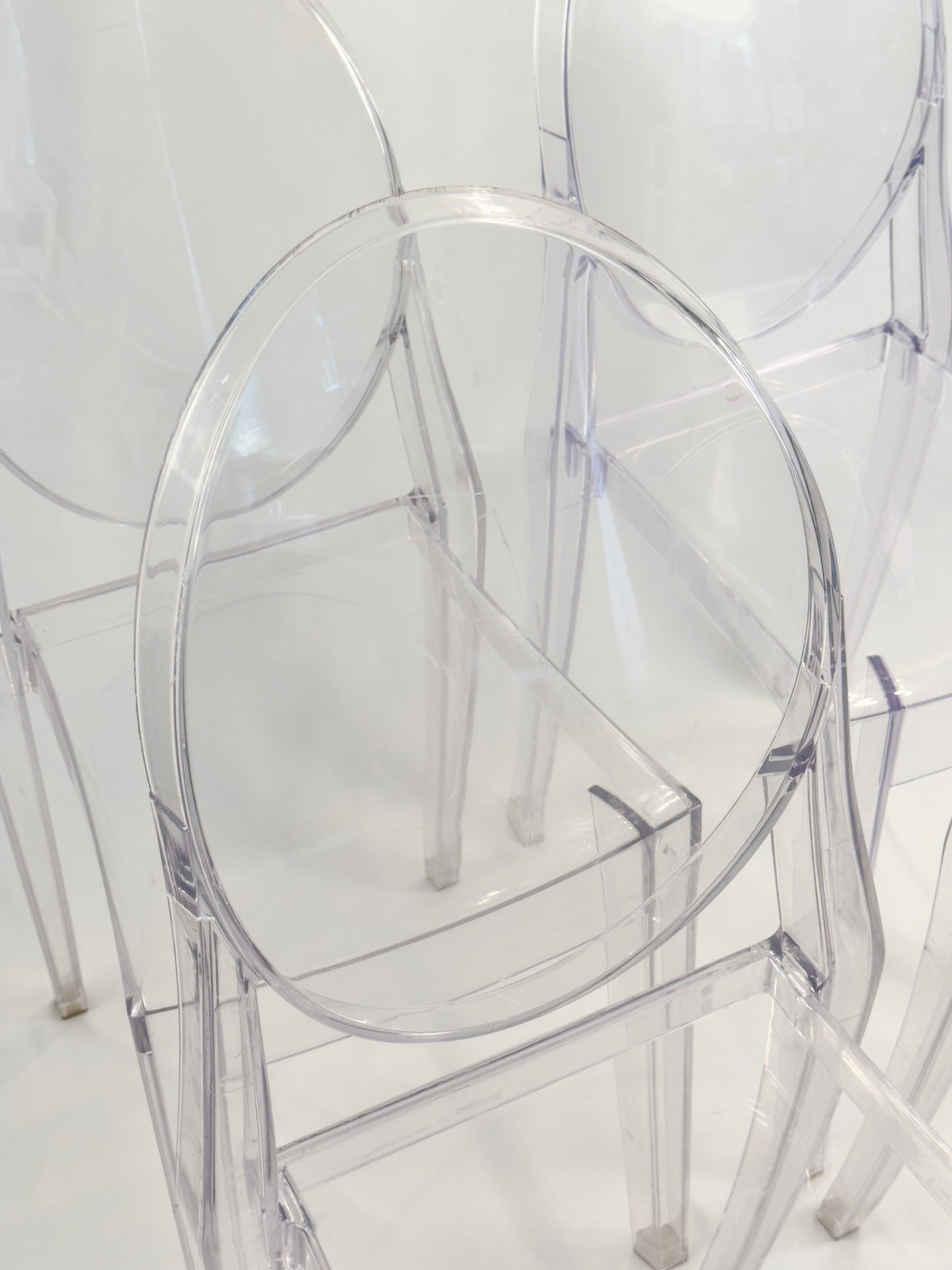 Set of 4 Victoria Ghost Chairs by Philippe Starck for Kartell – Transparent, Stackable Design