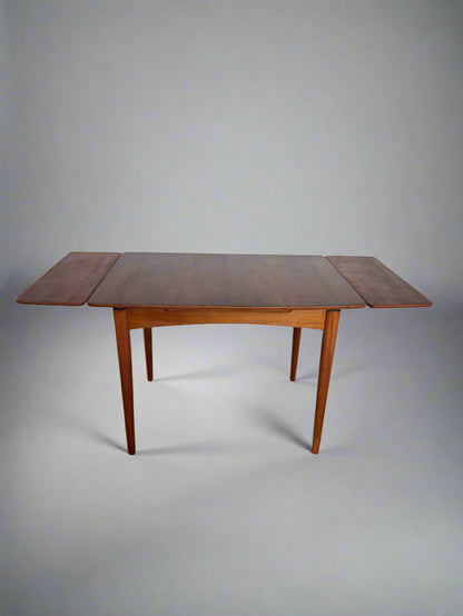 Scandinavian dining table – teak veneer top, extendable