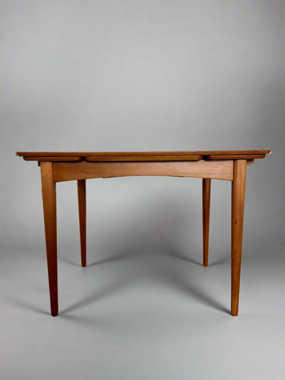 Scandinavian dining table – teak veneer top, extendable