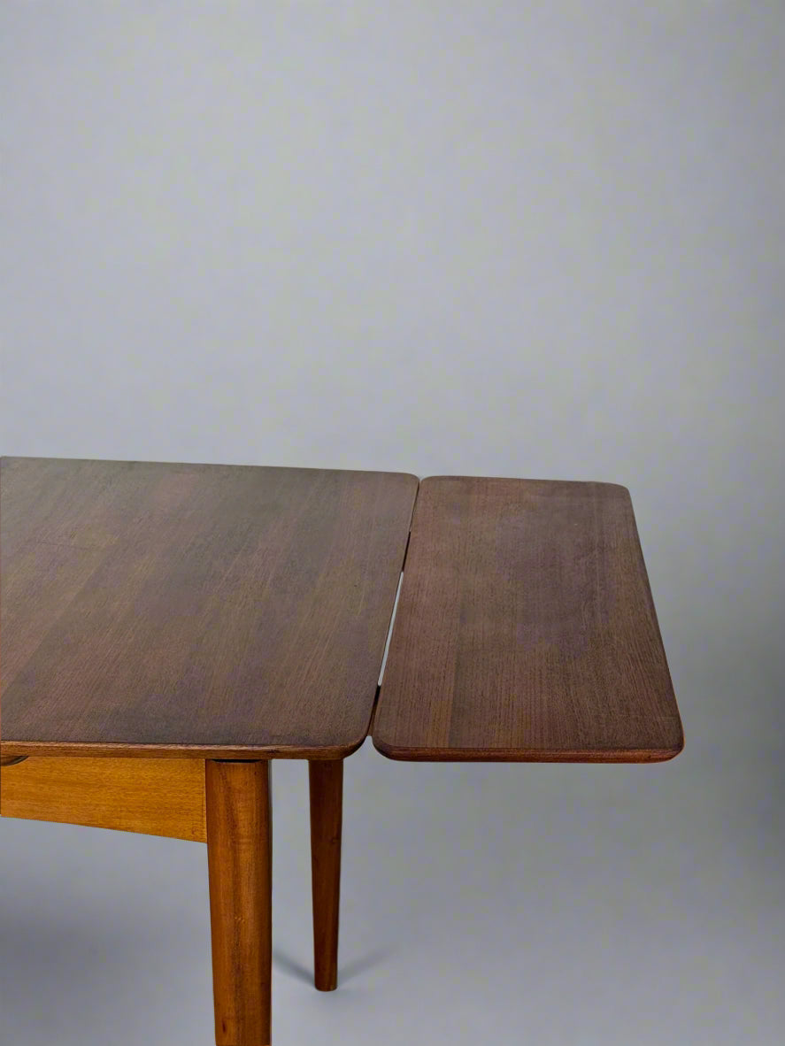 Scandinavian dining table – teak veneer top, extendable