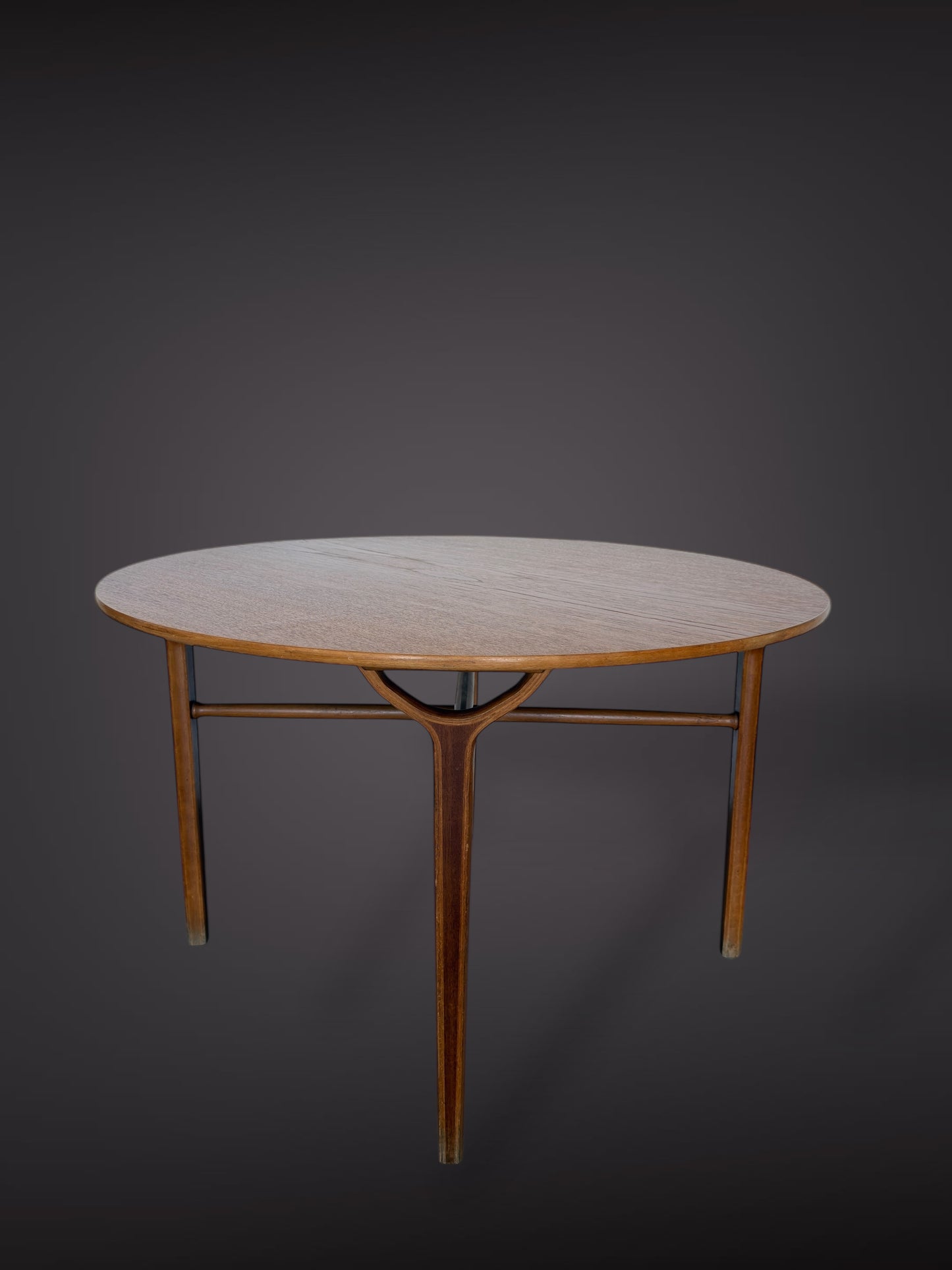 Round Coffee Table by Peter Hvidt & Orla Mølgaard-Nielsen for Fritz Hansen – Model 6900